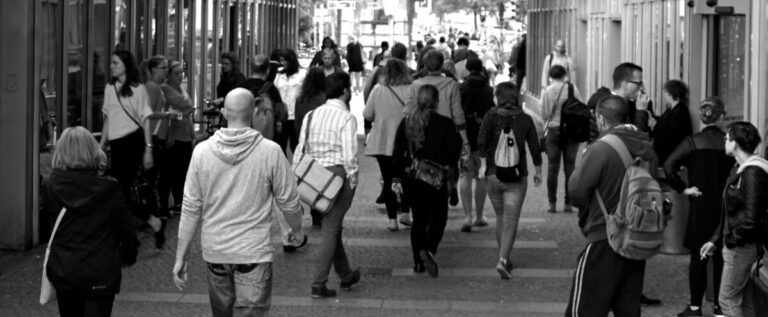 Crowd of people (b/w). Photo: Pexels.com