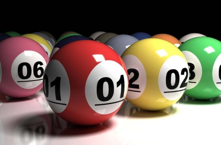 Brightly coloured Lottery balls. By Paulo Diniz on Pixabay