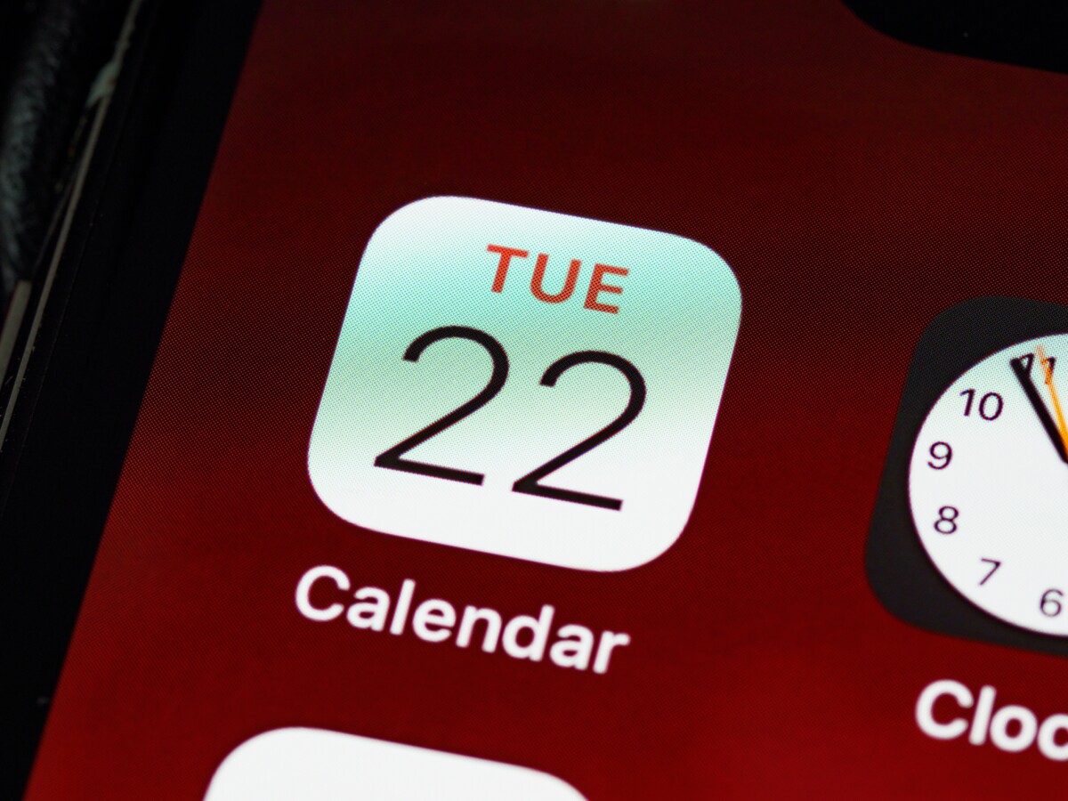 Calendar icon on an iPhone screen. Photo by Brett Jordan on Pexels.com