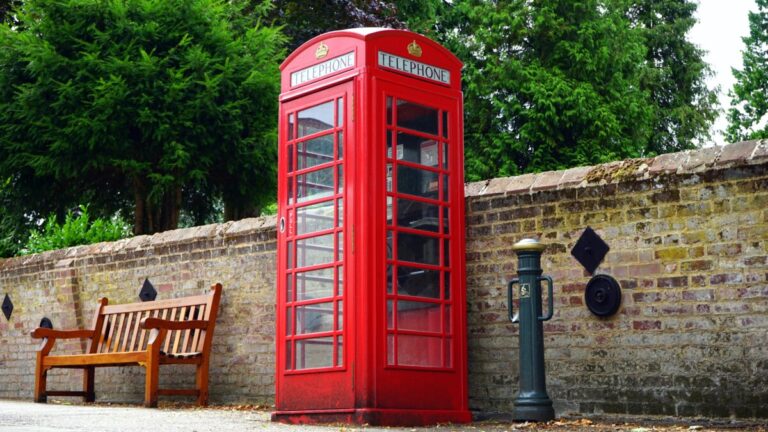 a red phone box