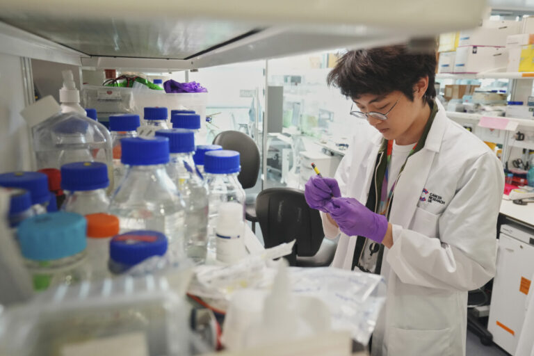 Cancer researcher in the labs at the CRICK Institute in London. Credit: Jane Stockdale for Cancer Research UK