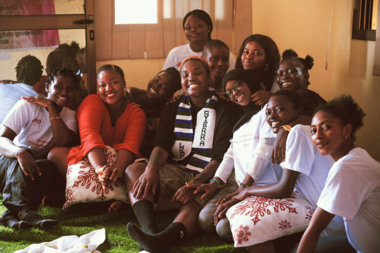 Arlo Parks with a group of women in Sierra Lione, on a visit with UNICEF UK Photo: ©UNICEF/Leigh