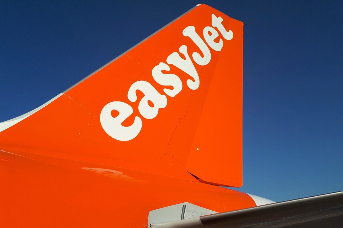 easyJet plane tail. By Pixabay